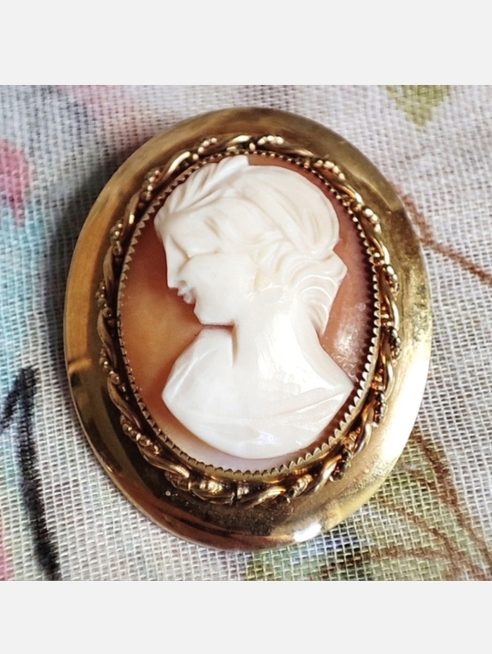 RUSSEL 12KGF Gold Filled Women's Rustic Carved Shell Vintage Transparent Cameo
